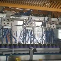 平移式裝箱機與機器人裝箱的比較